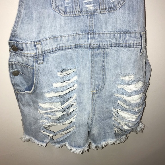 Short overall - Picture 2 of 4